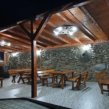 Pensiunea Dates Cîrţişoara Esterno foto