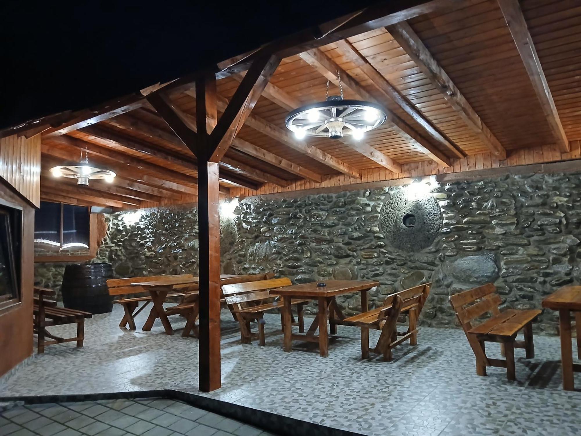 Pensiunea Dates Cîrţişoara Esterno foto